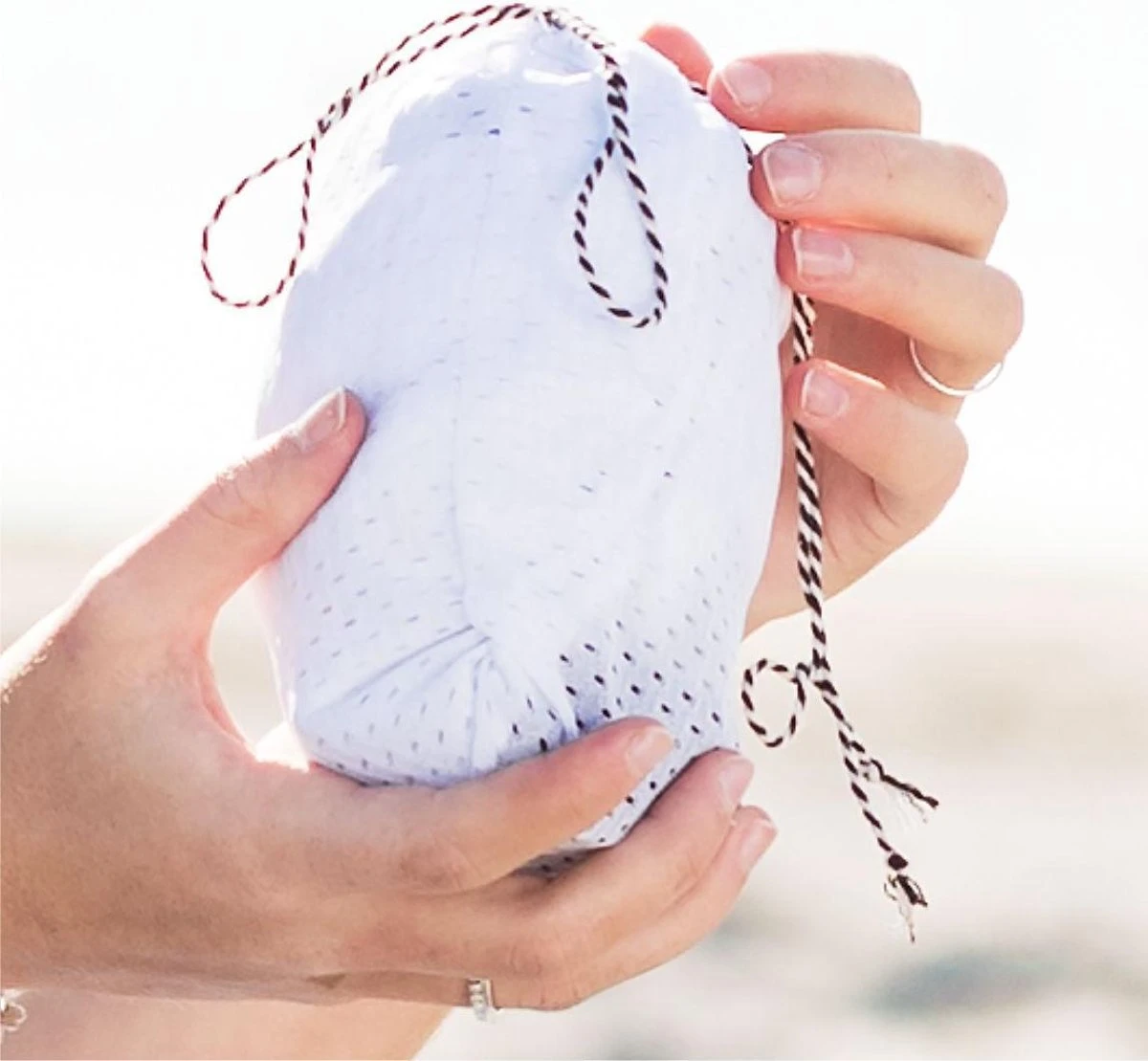 Minimonkey Mini Sling Wit - Klein En Fijn 2 Minimonkey Mini Sling Wit - Klein En Fijn - Afbeelding 2