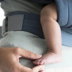 Ergobaby Embrace Draagzak Baby - Oxford Blue 16 Ergobaby Embrace Draagzak Baby - Oxford Blue -Babyproducten Winkel 1200x1200 1022