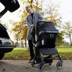 Hamilton By Yoop S1 Plus Buggy Met Monteerbare Zeno Plus Draagwieg - Nieuw En Hoger 2023 Model - Premium Budget Stroller Met One Hand Folding Technologie – Zwart - Licht, Verstelbaar, Wendbaar En Geschikt Van 0 Maanden Tot 4 Jaar – Inclusief Adapter -Babyproducten Winkel 1200x1200 1052