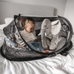 Deryan Baby Luxe Campingbedje – Inclusief Zelfopblaasbare Matras - Zoo -Babyproducten Winkel 1200x1200 1379