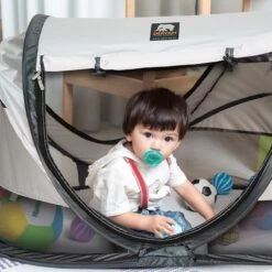 Deryan Shane Luxe 2023 Campingbedje - Baby Tent - Anti-UV 50+ - Peuterbed - Silver 13 Deryan Shane Luxe 2023 Campingbedje - Baby Tent - Anti-UV 50+ - Peuterbed - Silver -Babyproducten Winkel 1200x1200 1441