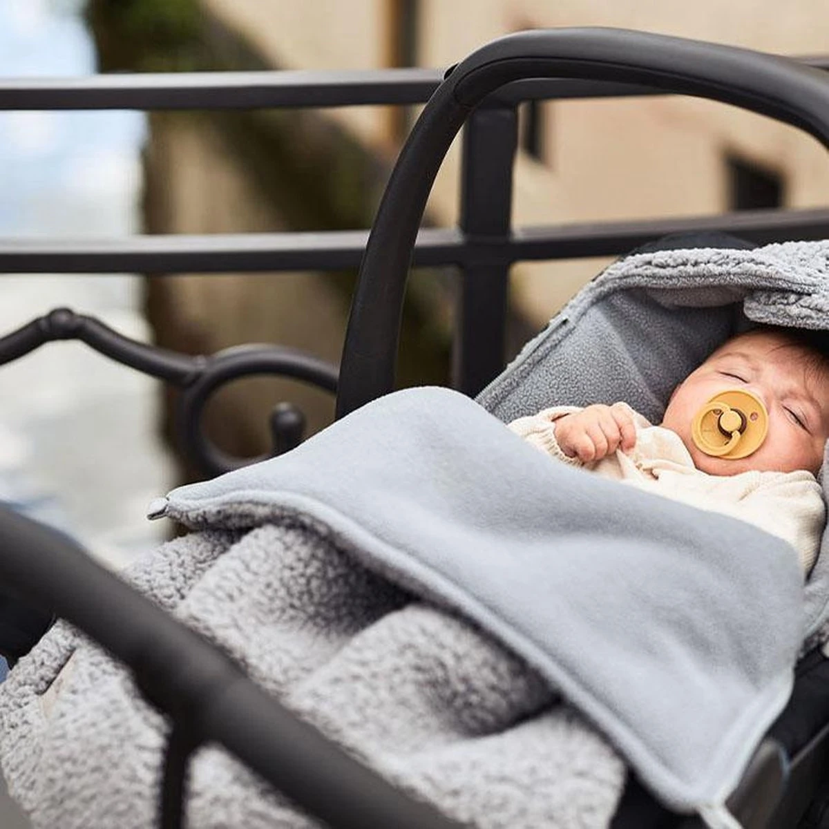 Jollein Voetenzak Voor Autostoel & Kinderwagen - Teddy - Storm Grey 10 Jollein Voetenzak Voor Autostoel & Kinderwagen - Teddy - Storm Grey - Afbeelding 10