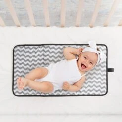 Brisby Slijtvaste Luiertas - Verzorgingstas Groot -Zwart - Inclusief Verschoonmatje - Isoleervakken - Fopspeen Houder - Makkelijk Te Bevestigen Aan De Kinderwagen -Babyproducten Winkel 1200x1200 587