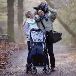 Brisby Slijtvaste Luiertas - Verzorgingstas Groot -Zwart - Inclusief Verschoonmatje - Isoleervakken - Fopspeen Houder - Makkelijk Te Bevestigen Aan De Kinderwagen -Babyproducten Winkel 1200x1200 588