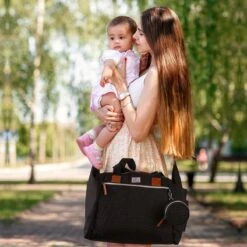 Brisby Slijtvaste Luiertas - Verzorgingstas Groot -Zwart - Inclusief Verschoonmatje - Isoleervakken - Fopspeen Houder - Makkelijk Te Bevestigen Aan De Kinderwagen -Babyproducten Winkel 1200x1200 589