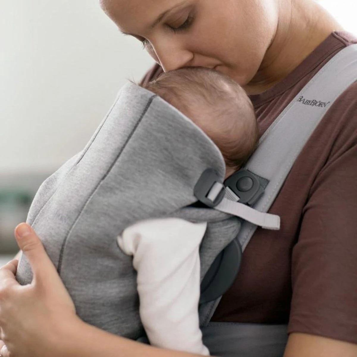 BabyBjörn Draagzak Mini - 3D Jersey - Lichtgrijs 10 BabyBjörn Draagzak Mini - 3D Jersey - Lichtgrijs - Afbeelding 10