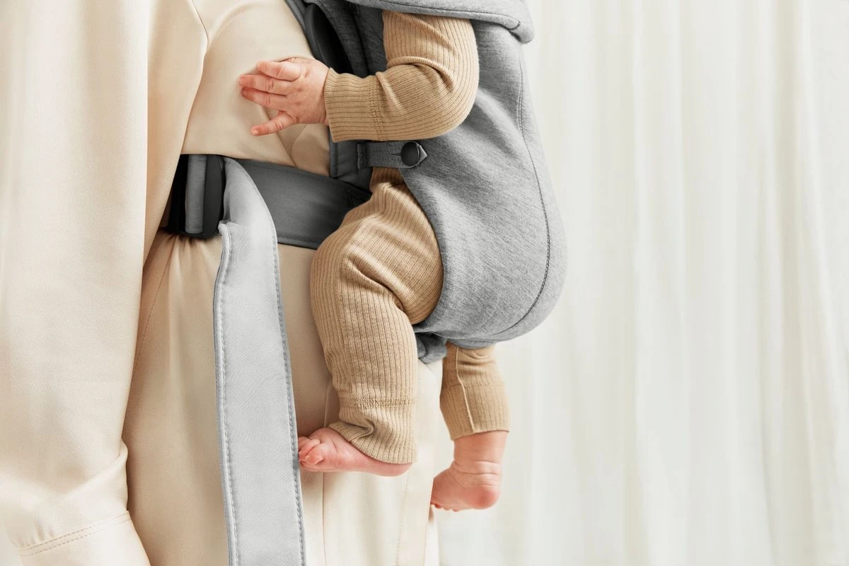 BabyBjörn Draagzak Mini - 3D Jersey - Lichtgrijs 3 BabyBjörn Draagzak Mini - 3D Jersey - Lichtgrijs - Afbeelding 3