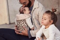 BabyBjörn Draagzak Mini - Cotton - Beige-Luipaard -Babyproducten Winkel 1200x800 133