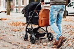 MOZZ Luiertas Rugzak Beautiful Backpack - Cognac -Babyproducten Winkel 1200x804 1