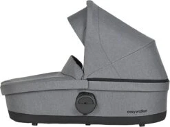 Easywalker Harvey 3 / Harvey³ Voordeelset Bestaande Uit Kinderwagen, Reiswieg, Voetenzak, Regenhoes Voor Zitting En Reiswieg, Hoes Voor De Reiswiegmatras - Kleur Fossil Grey 16 Easywalker Harvey 3 / Harvey³ Voordeelset Bestaande Uit Kinderwagen, Reiswieg, Voetenzak, Regenhoes Voor Zitting En Reiswieg, Hoes Voor De Reiswiegmatras - Kleur Fossil Grey -Babyproducten Winkel 1200x898 6