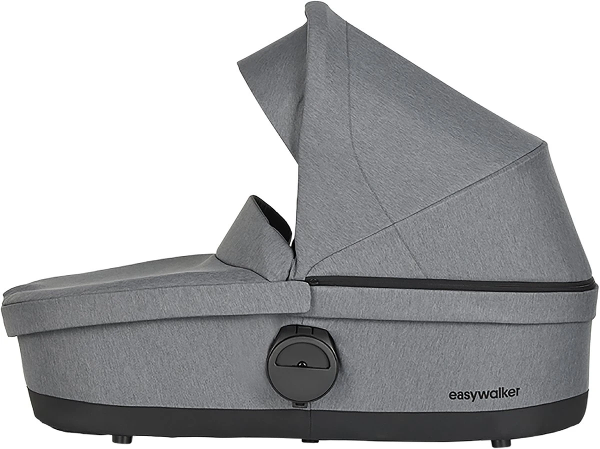 Easywalker Harvey 3 / Harvey³ Voordeelset Bestaande Uit Kinderwagen, Reiswieg, Voetenzak, Regenhoes Voor Zitting En Reiswieg, Hoes Voor De Reiswiegmatras - Kleur Fossil Grey 3 Easywalker Harvey 3 / Harvey³ Voordeelset Bestaande Uit Kinderwagen, Reiswieg, Voetenzak, Regenhoes Voor Zitting En Reiswieg, Hoes Voor De Reiswiegmatras - Kleur Fossil Grey - Afbeelding 3