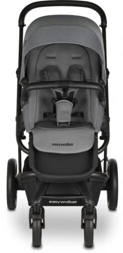 Easywalker Harvey 3 / Harvey³ Voordeelset Bestaande Uit Kinderwagen, Reiswieg, Voetenzak, Regenhoes Voor Zitting En Reiswieg, Hoes Voor De Reiswiegmatras - Kleur Fossil Grey 22 Easywalker Harvey 3 / Harvey³ Voordeelset Bestaande Uit Kinderwagen, Reiswieg, Voetenzak, Regenhoes Voor Zitting En Reiswieg, Hoes Voor De Reiswiegmatras - Kleur Fossil Grey -Babyproducten Winkel 586x1200