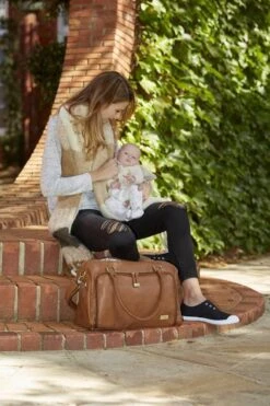 Grote Luiertas Double Zip Satchel Chestnut Redwood - Kunstleer - 42 Cm Breed -Babyproducten Winkel 799x1200 18