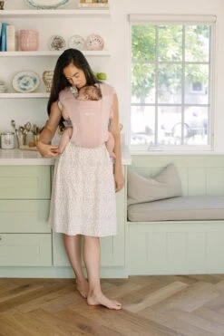 Ergobaby - Embrace - Draagzak Baby - Blush Pink 14 Ergobaby - Embrace - Draagzak Baby - Blush Pink -Babyproducten Winkel 799x1200 60