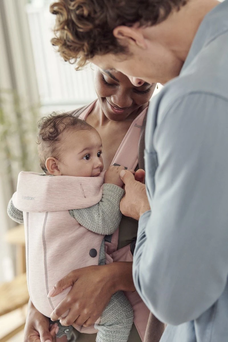 BabyBjörn Draagzak Mini - 3D Jersey - Lichtroze 12 BabyBjörn Draagzak Mini - 3D Jersey - Lichtroze - Afbeelding 12