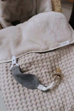Koeka Oslo Voetenzak Voor Autostoel 0+ - Wafelstof Met Teddy - Zand -Babyproducten Winkel 800x1200 206