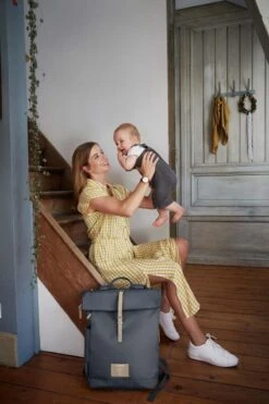 LÄSSIG Luiertas Rolltop Backpack Rugzak Incl Verschoningsmatje Antraciet -Babyproducten Winkel 800x1200 56