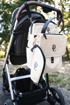 Deryan Luiertas Rugzak Met Verschoonmatje - Inclusief Flessenwarmhouder - Kinderwagenhaken En Isoleervak - Cream -Babyproducten Winkel 810x1200 2