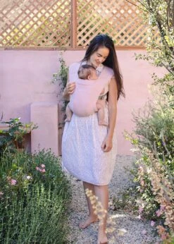 Ergobaby - Embrace - Draagzak Baby - Blush Pink 16 Ergobaby - Embrace - Draagzak Baby - Blush Pink -Babyproducten Winkel 856x1200 3