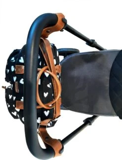 Kidzroom Black And White Luiertas - Zwart - Ophanglussen Kinderwagen - Verschoonmatje - Verstelbare Schouderband 33 Kidzroom Black And White Luiertas - Zwart - Ophanglussen Kinderwagen - Verschoonmatje - Verstelbare Schouderband -Babyproducten Winkel 911x1200 5