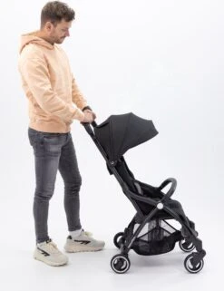 Hamilton By Yoop X1 Plus Buggy – Nieuw, Hoger, Uitgebreider 2023 Model – Premium Stroller Met One Hand Folding Technologie – Zwart – Lichte, Verstelbare En Wendbare Kinderwagen Met Vele Gemakken -Babyproducten Winkel 924x1200 3